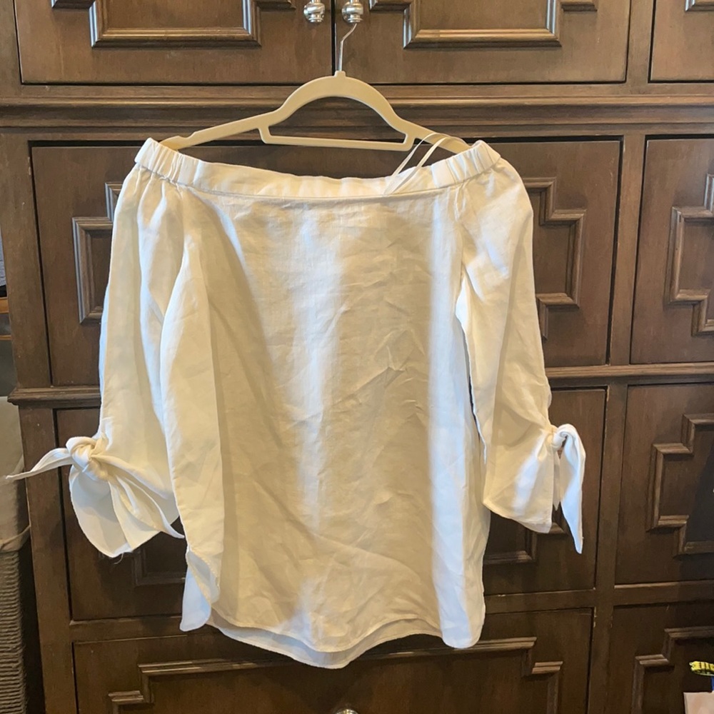 NWT Off the shoulder white linen top